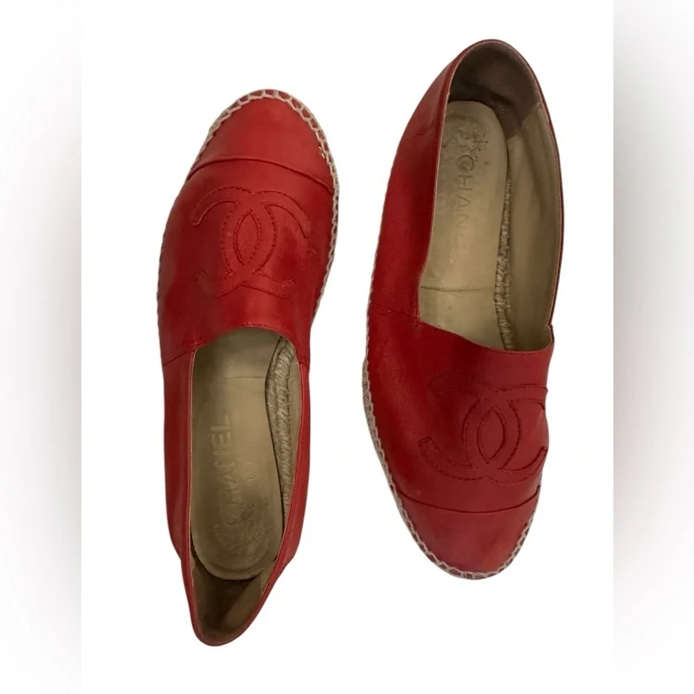 Authentic Chanel Red Lambskin Leather CC Logo Espadrille size 37,l
